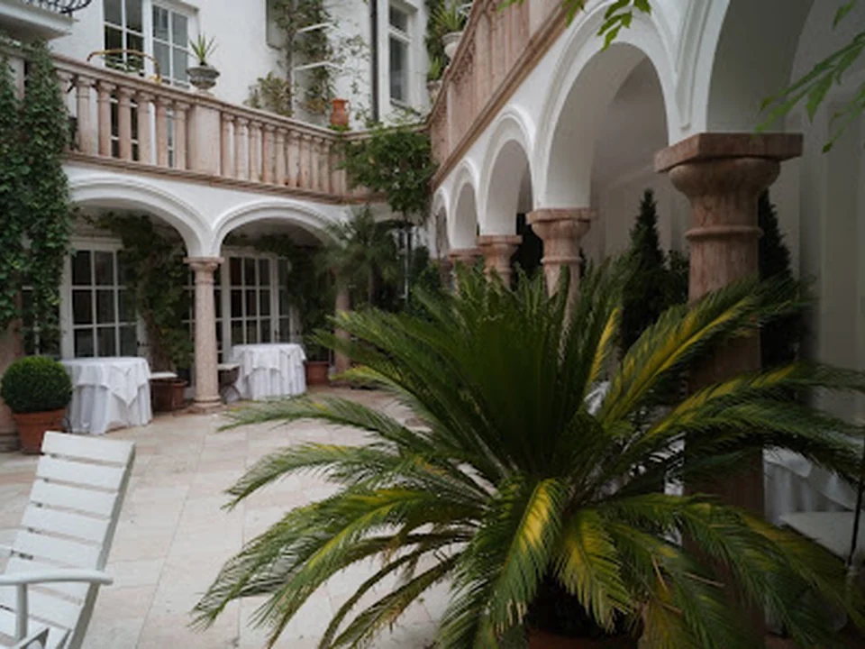Hotel Opera
