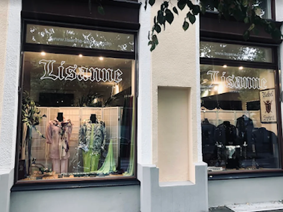 LISANNE LUXURIOUS FASHION / ASTROLOGIE