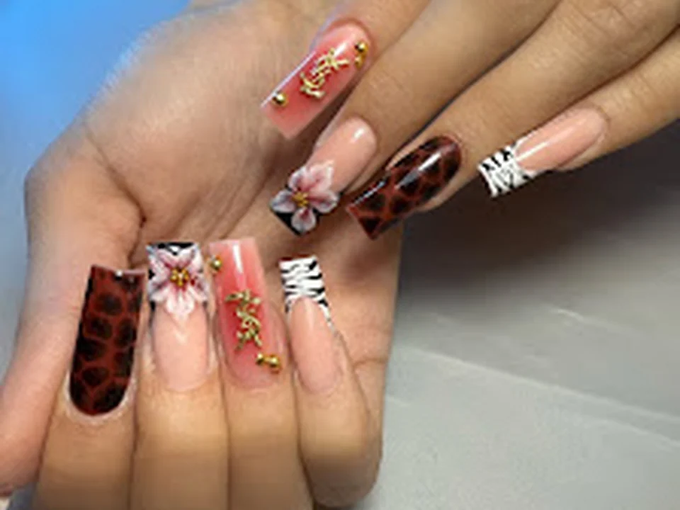 VIP BEAUTY LOUNGE - Nails Nagelstudio & Lashes Wimpernverlängerung / SENDLINGER TOR (München)