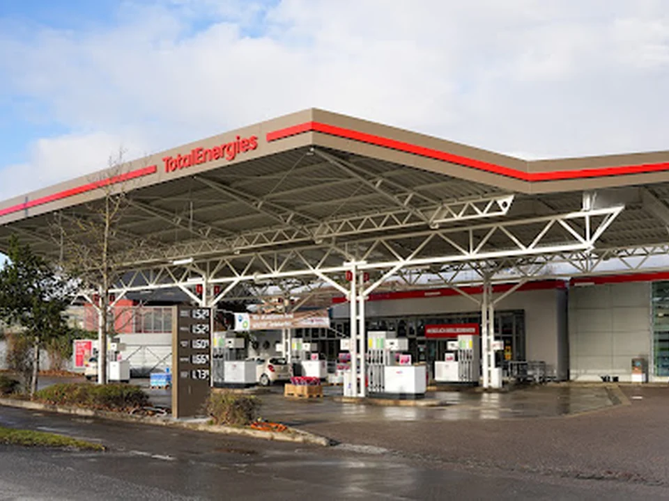 Allguth TotalEnergies Tankstelle, München