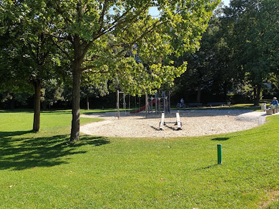 Bolzplatz im Park, München