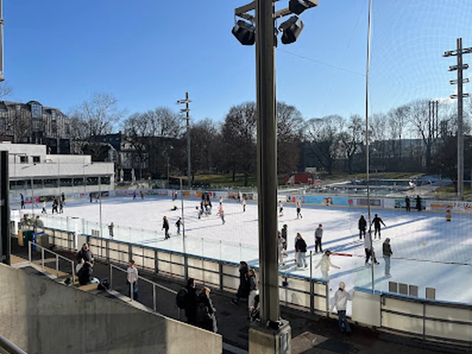 Eislaufen (im Prinzregentenstadion), München