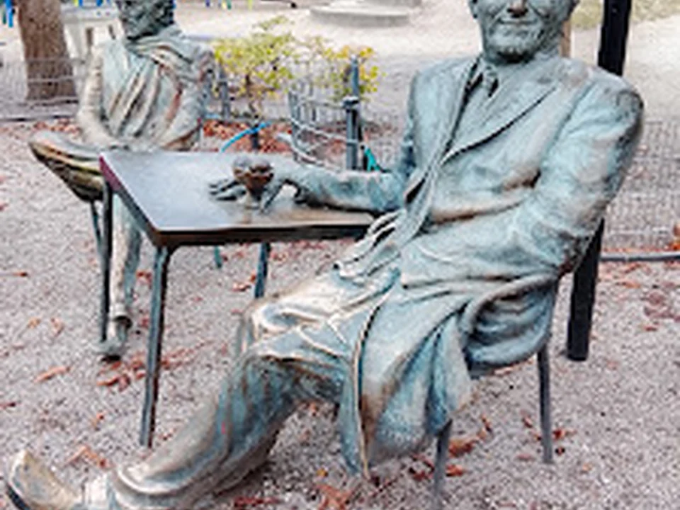 Monaco Franze & Helmut Dietl Monument, München