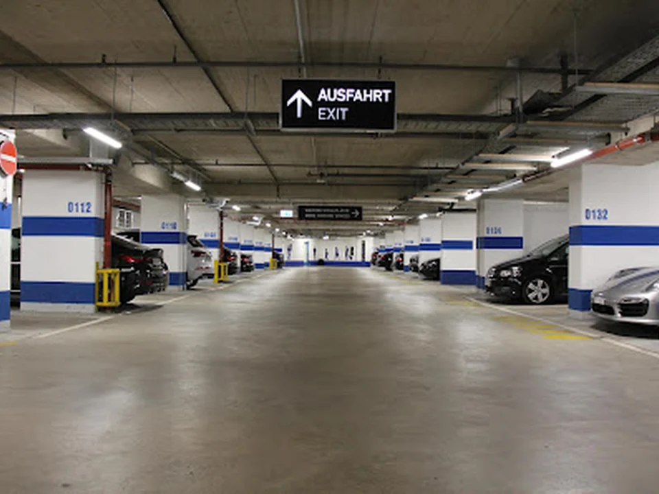 PARK ONE Tiefgarage Hilton Munich City, München