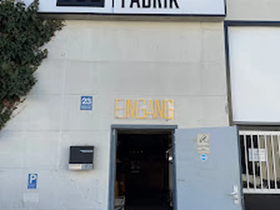 Reterior Fabrik Second-Hand Einrichtungshaus, München