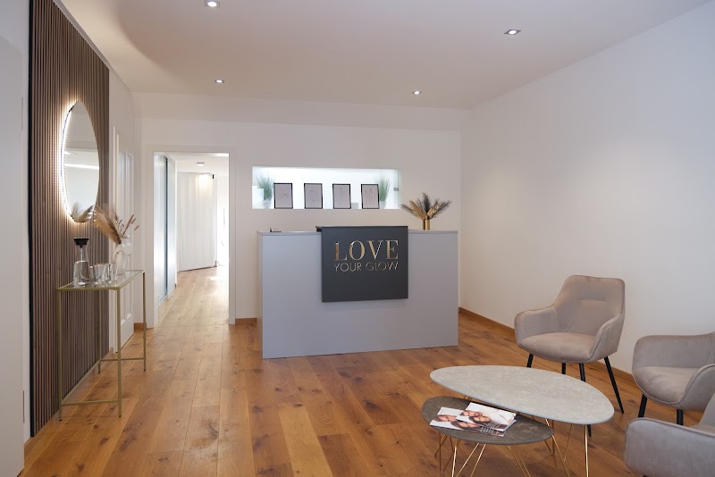 Love Your Glow – Dr. Sarah Bangert, München