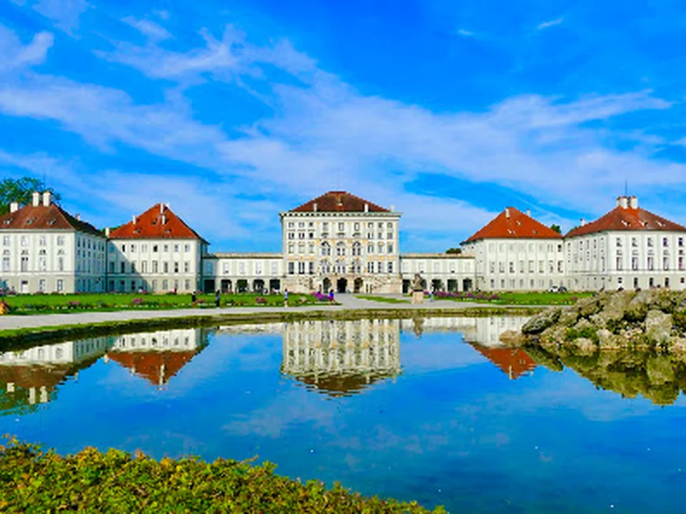 Großes Parterre mit Wasserfontäne, München