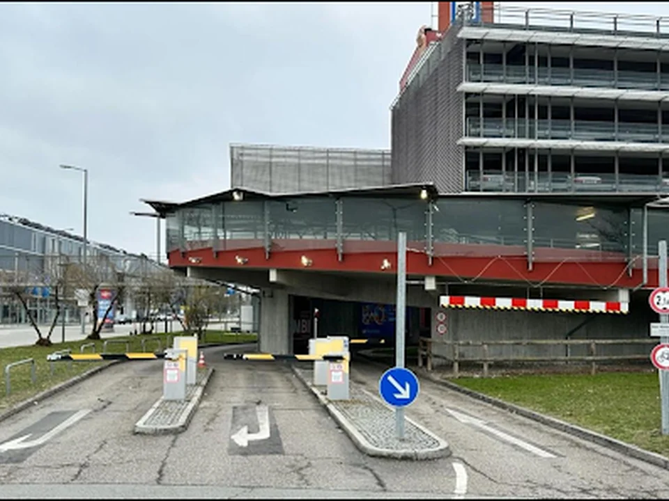 P+R Parkhaus Fröttmaning, München