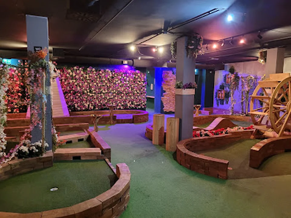 Balls&Clubs - Indoor-Minigolf in München