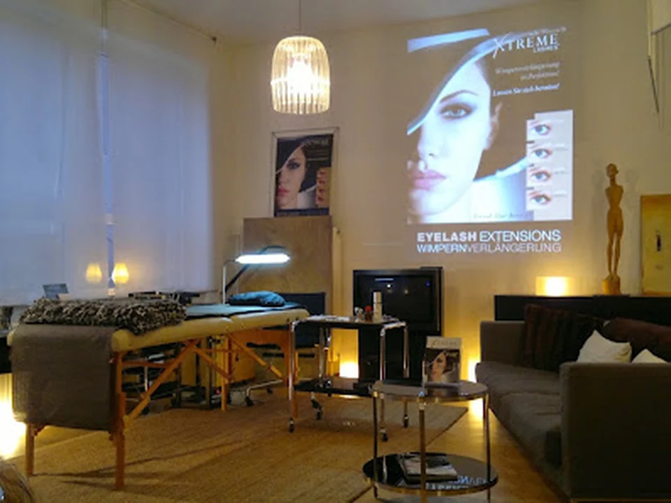 Wimpernverlängerung - Kunst am Auge, München