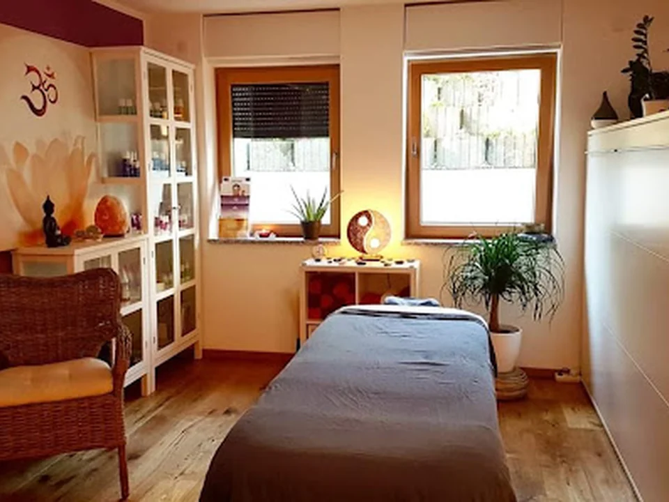 Relax & Heal – Massage München | Wellness | RELIGHT DELIGHT & eigener Shop