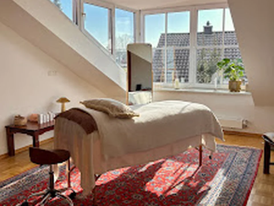 Atelier Solaz | Holistic facial massages & Lymphatic drainage ~ Munich by Oceane D., München
